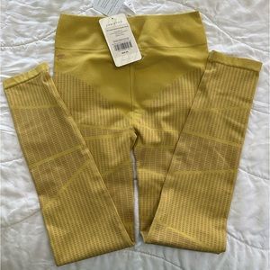 NWT: Fabletics High Waisted Seamless Jaquard Yellow Leggings M